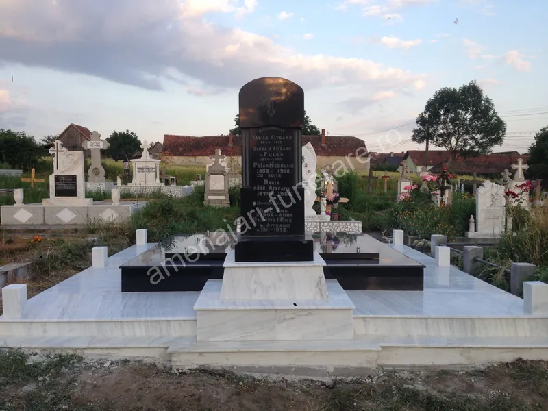Cavou cu acoperiș plat și placă verticală - executat în marmură și granit la amenajari-funerare.ro