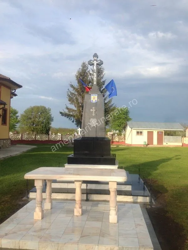 Monument cu cruce și băncuță - executat în granit la amenajari-funerare.ro