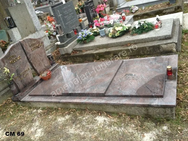 Cavou cu placă mare și monument - executat în granit la amenajari-funerare.ro