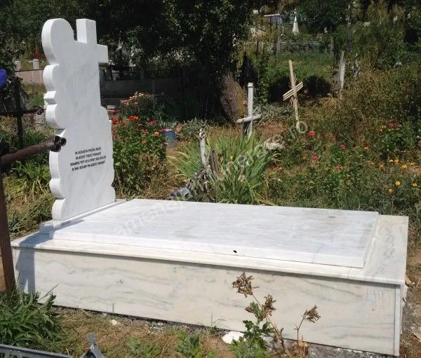 Cavou cu acoperiș plat și cruce - executat în marmură la amenajari-funerare.ro