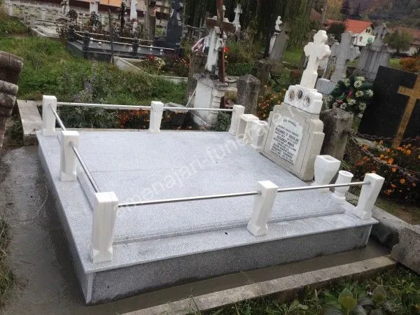 Cadru cu bordură și plasă de protecție - executat în granit la amenajari-funerare.ro