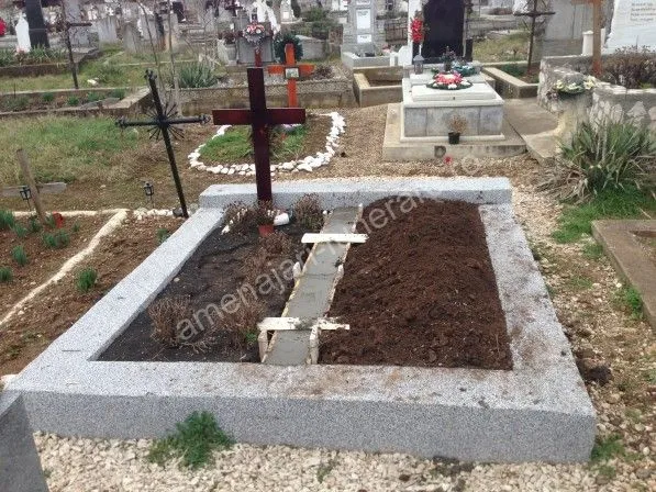 Cadru simplu pentru mormânt - executat în granit la amenajari-funerare.ro
