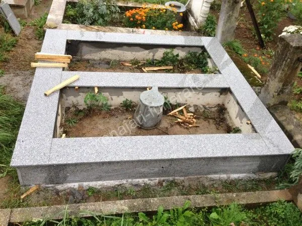 Cadru simplu pentru mormânt - executat în granit la amenajari-funerare.ro