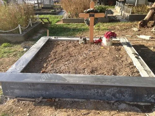 Cadru simplu pentru mormânt - executat în granit la amenajari-funerare.ro