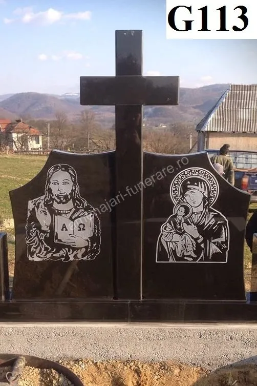 Monument cu cruce și portrete gravate - executat în granit la amenajari-funerare.ro