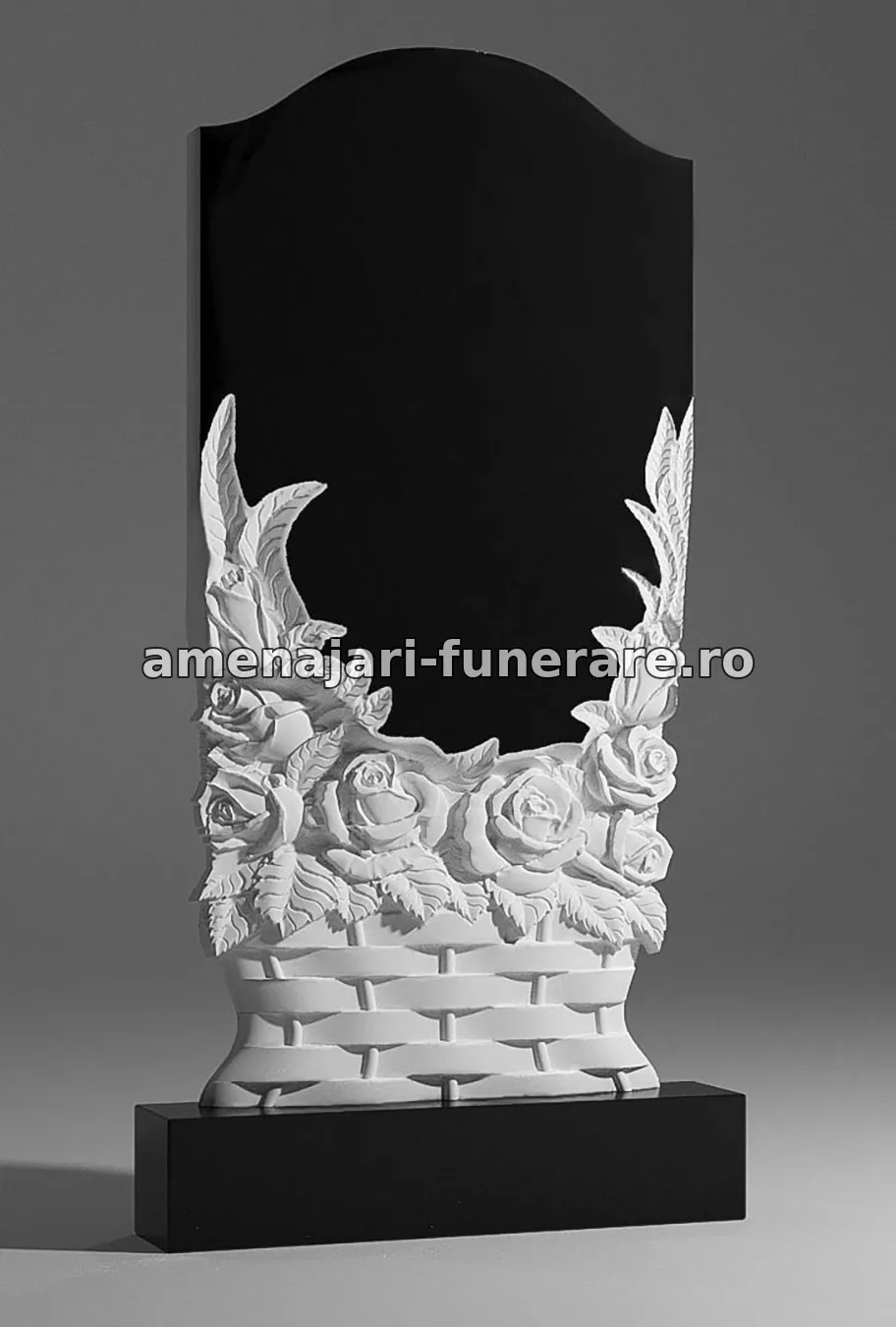 Monument cu flori sculptate și fundal negru - model 051, marmură și granit la amenajari-funerare.ro