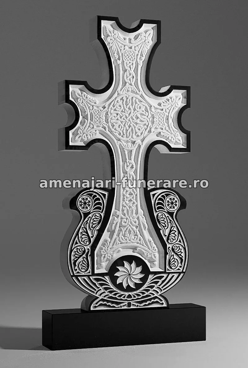 Cruce cu motive florale sculptate - model 131, marmură și granit la amenajari-funerare.ro